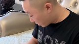 老陈头在找结婚证的有效期，哇塞夸他重感情，结局忍住别笑！