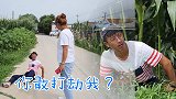 二货路边打劫，谁想到美女这么厉害，可把小伙揍坏了
