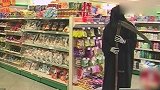 爆笑整蛊：从监控里发现自己身后有死神！路人吓坏了