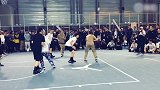 冠希哥球场再展球技 轻松背打翻身跳投