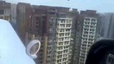 轻型飞机低空穿越楼群？民航四川监管局正在调查