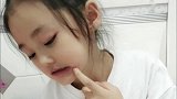 相差十岁的妹妹想和哥哥视频被拒绝，无奈只好求助哥哥的小女朋友