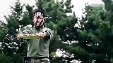 格斗-14年-实拍韩国特种部队秀跆拳道_头碎10块掌劈20块石板-新闻