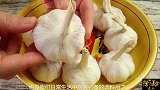 保存大蒜，直接放地上就错了！简单2步，不干不坏，半年都新鲜