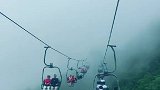 天门山上露天小缆车，冲进仙境了