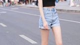 杭州街拍有大波浪的小姐姐千万不要惹，怕有大哥，你们觉得呢