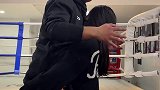被女生抱起来该如何逃脱 一招解决 防身术