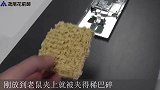 十万个捕鼠夹放一起，老外丢下一个乒乓球？场面瞬间失控！