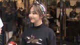 谭松韵素颜出镜清唱《想见你》，歌声温柔甜美，隔着屏幕都被甜到