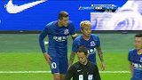 身体碾压！胡尔克推倒柏佳骏 申花铁卫怒气爆发险冲突