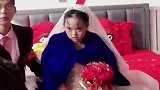 糖宝新人大婚现场，新郎新娘合影留念并亲吻新娘