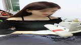 最近刚认识的工厂妹子，工作的手法很熟练，让我大开眼界
