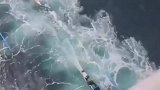 海上航行遇海盗划龙舟，马六甲也这么猖狂