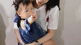 甜蜜三级警告!郜林进球比小心心 娇妻看台笑不拢嘴女儿狂鼓掌