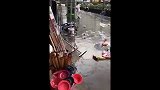 人为财死,各自把冰柜刮跑了