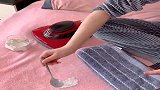 床上有很多肉眼看不见的脏东西，买了个神器，无论什么都能吸出来