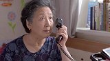 不能让老太太跟着着急上火，电话里只能撒谎报喜