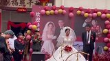 每次村里结婚，大妈都必要献唱一首