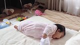 婴儿翻身成功，太努力，好棒的宝宝！