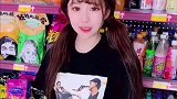 绵绵去超市买洗衣粉，没想到老板竟然给她推荐肥皂，竟然是因为这