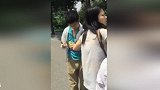 爆新鲜-20160612-陕西女导游遭男游客拳打脚踢扯头发