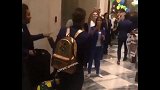 桑巴巨星！内马尔俄罗斯酒店内秀舞技