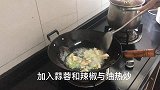 小厨美食篇：瘦肉炒茄子，适量咸鱼碎，美味又下饭