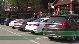 女子被抛下在高速走俩小时 民警质问其老公：老婆丢了知道吗