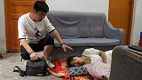 丈夫给婆婆1万当月嫂，出差回家，妻子却抱着刚出生的孩子打地铺