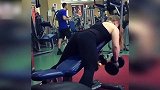 最美天使面孔却练就猛男身材！超萌女汉子日常训练竟撸190kg