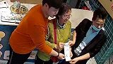 陕西西安：为母亲圆梦！儿子串通店主精心安排一场“骗局”