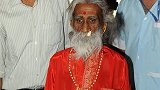 不吃不喝只吸空气82年 印度“瑜伽奇人”90岁高龄逝世