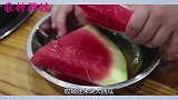 胖妹做生意赚不少钱，带孩子老公去吃大餐，女儿直言给弟弟带点