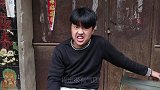 二货小伙买衣服，二弟三弟看到后借衣服穿，太逗了