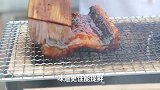 广东美食：顺德大厨做秘制烤鳗鱼，一边烤一边淋酱，看着就流口水