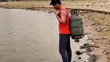 三个哥们一个比一个狠啊