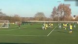 这是什么神仙操作!英格兰低级别联赛现半场凌空吊射