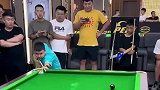 年仅九岁台球职业选手，潇洒写意三杆清台惊呆众人！