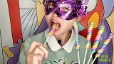 妹子吃麻花一样的“彩虹棒棒糖”色彩绚丽，漂亮又美味