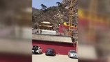 佛系球员丁彦雨航! 小丁睢冉赴五台山与僧侣一起打球