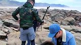 谢霆锋请邓紫棋生吃海胆，海胆的个头也太大了吧