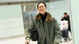 “大表姐”刘雯淡妆戴黑框眼镜 甜笑迷死人