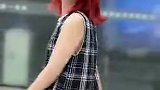 高考后采访称喜欢芒特的曼联女球迷染了红发