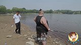小伙整日钓鱼不务正业，扬言挣钱就是享受生活，结局爆笑