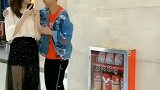 这小伙子想干啥