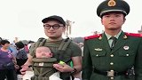 哥哥带孩子来看望弟弟，兵哥哥的表情，直接暴露个人修养