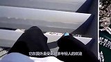 国外跑酷达人挑战中国轻功，道长随意露了一手，外国小伙看懵了！