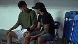 高拉特现身天体为队友加油 轻松击破“不和”传言