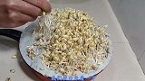 南方还能发豆芽？看小伙用自己发的豆芽做一道豆芽炒肉