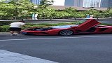 原来兰博基尼没有后备箱啊